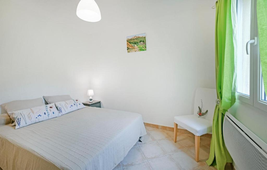 Posteľ alebo postele v izbe v ubytovaní Stunning Home In Bordezac With Wifi