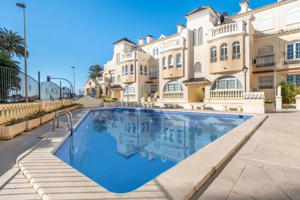 Amazing penthouse on the beach, sea views, WIFI, airconditioning and parking