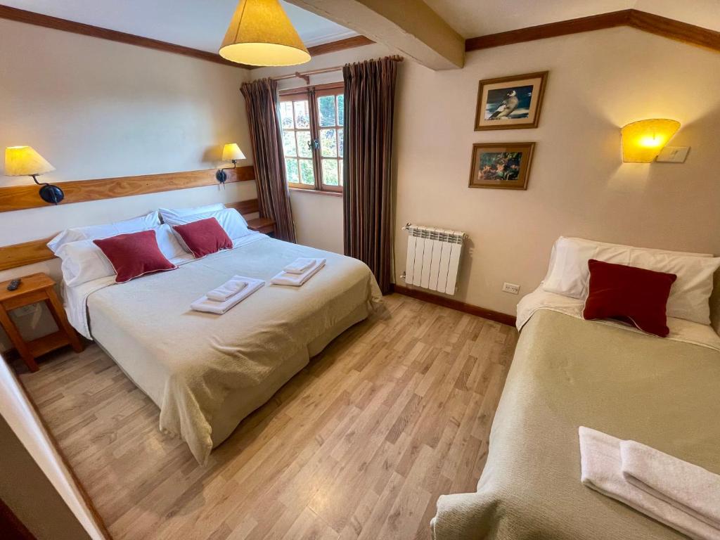 Uma cama ou camas num quarto em Las Marianas Hotel