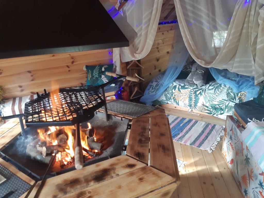 Gril dostupný pro hosty v chaty