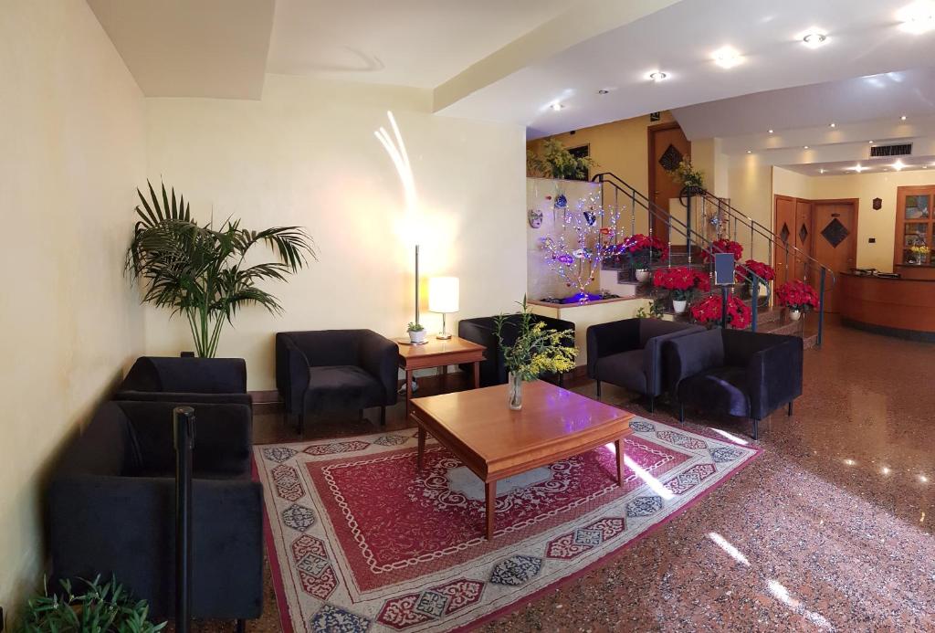Posezení v ubytování Savant Hotel