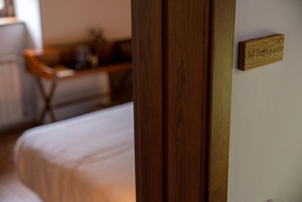 Olagaraia - Adults Only - 18