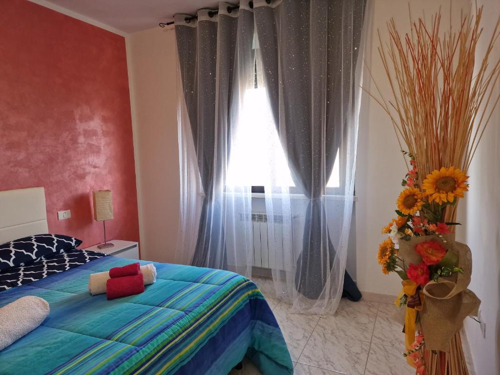 A bed or beds in a room at Appartamento Divino Tramonto