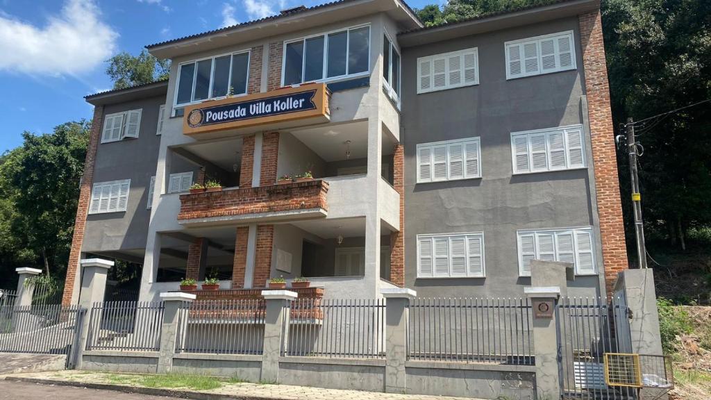 Το κτήριο όπου στεγάζεται  το διαμέρισμα