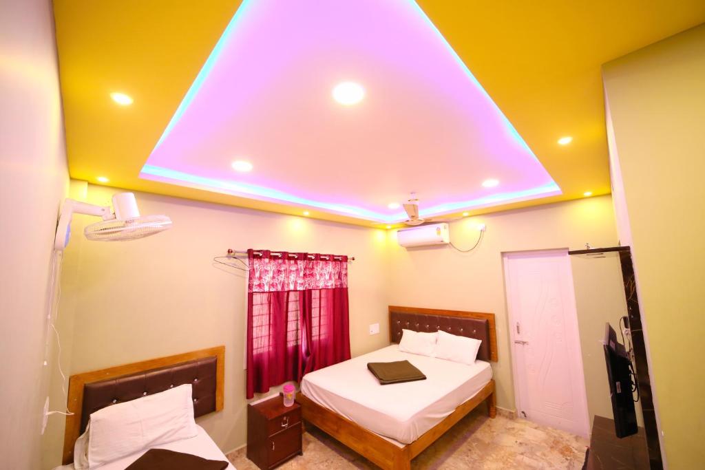 Postel nebo postele na pokoji v ubytování DayLight Stay