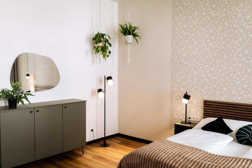 Postel nebo postele na pokoji v ubytování Urban Jungle Apartments