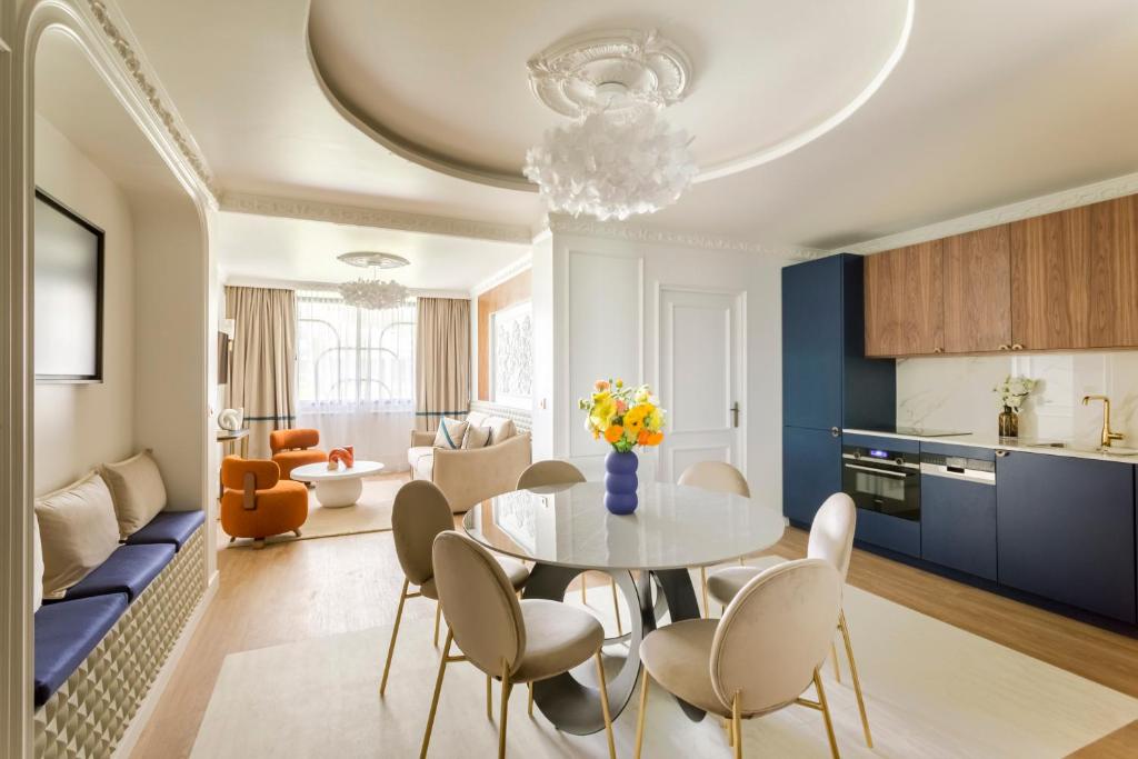 a kitchen and living room with a table and chairs at Luxury 3 Bedroom & 3 Bathroom Apartment - Marais in Paris