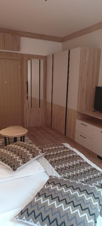 Postel nebo postele na pokoji v ubytování Private Apartment D036 NEW Aparthotel Vucko Jahorina
