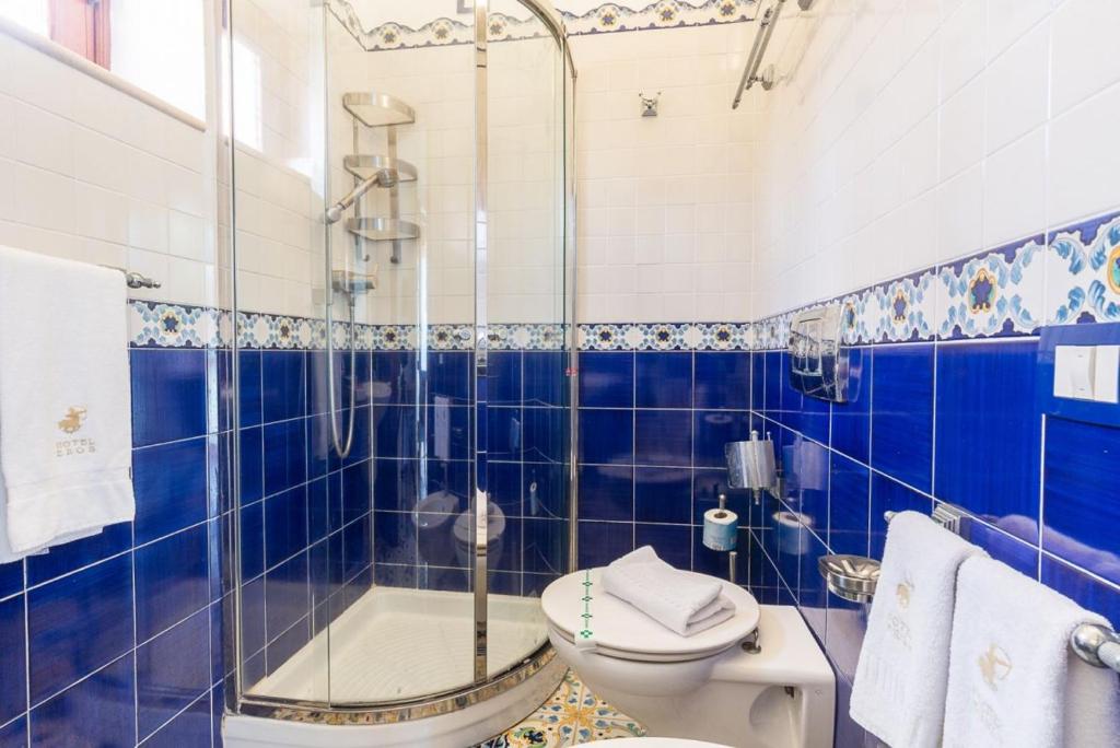 Koupelna v ubytování Hotel Eros