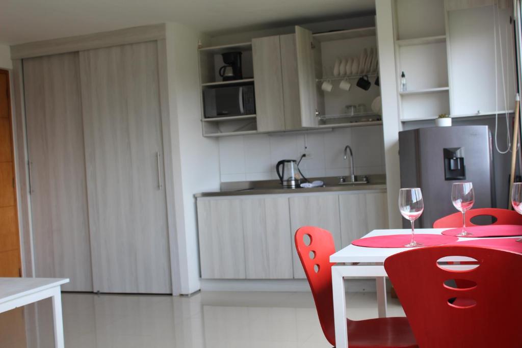 Kuchyň nebo kuchyňský kout v ubytování LLanogrande Apartamento Estudio Puerto Bulevar