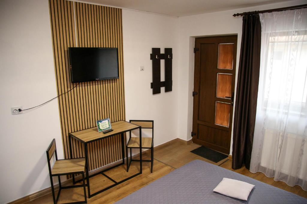 TV a/nebo společenská místnost v ubytování House Garden
