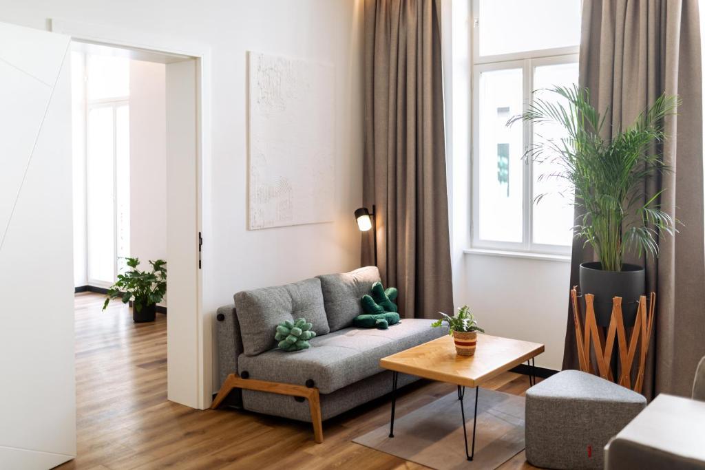 Urban Jungle Apartments - 3