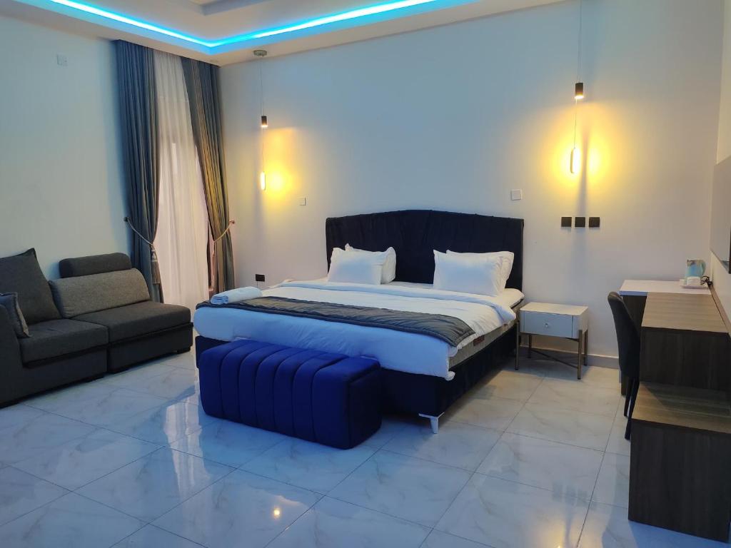 Postel nebo postele na pokoji v ubytování Passready Hotel and Suites Nnewi