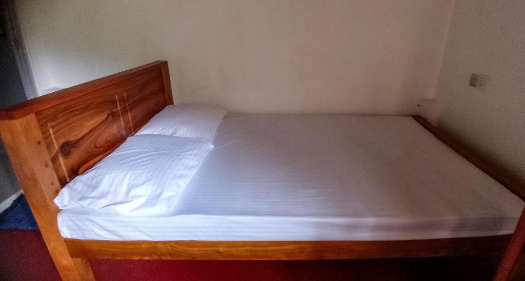 Postel nebo postele na pokoji v ubytování Sinharaja Pitadeniya Hut