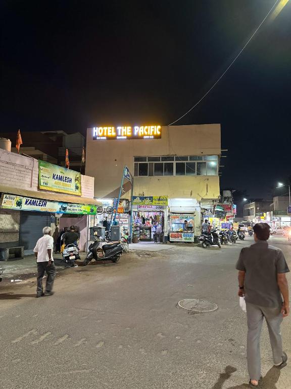 Supermarket nebo jiné obchody v  hotelu nebo okolí