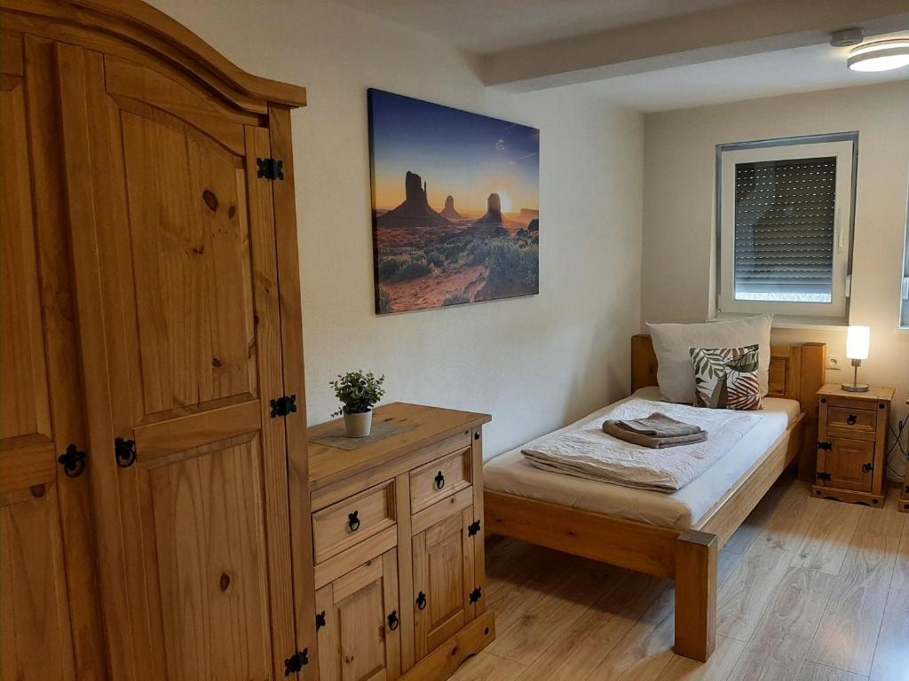 Ein Bett oder Betten in einem Zimmer der Unterkunft Fiore Gästezimmer