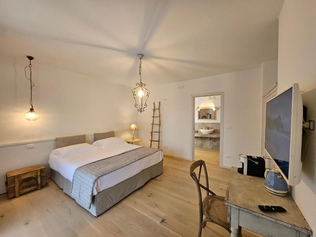 GiardinidiEva B&B - King Room With Mountain View