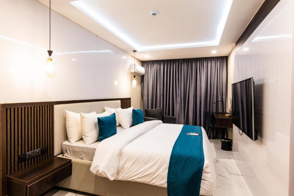 Ένα ή περισσότερα κρεβάτια σε δωμάτιο στο BON Hotel Nest Garki II Abuja