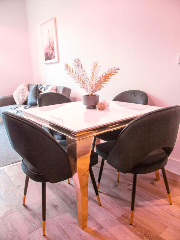 Posezení v ubytování Hayy ApartHotels Stanley Mills