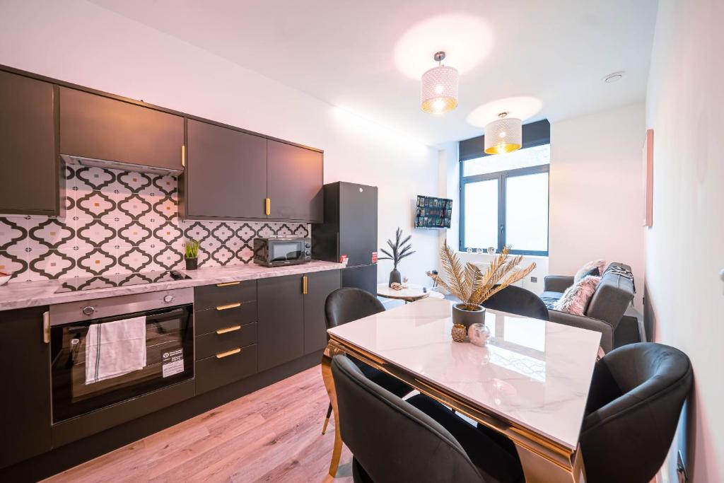 Kuchyň nebo kuchyňský kout v ubytování Hayy ApartHotels Stanley Mills
