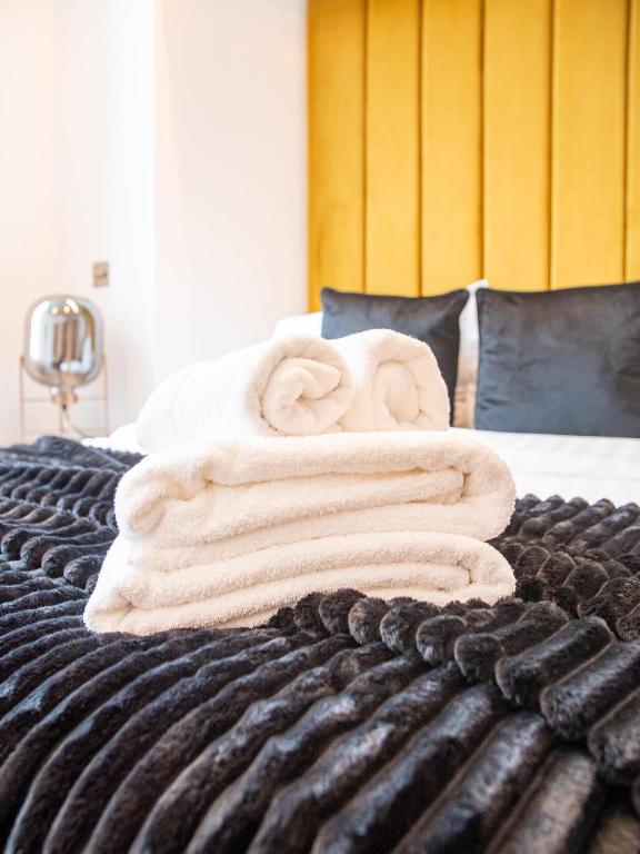 Postel nebo postele na pokoji v ubytování Hayy ApartHotels Stanley Mills