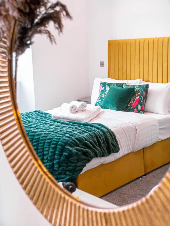 Postel nebo postele na pokoji v ubytování Hayy ApartHotels Stanley Mills