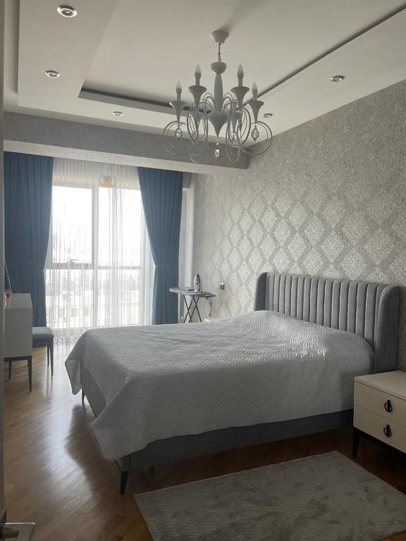 Ένα ή περισσότερα κρεβάτια σε δωμάτιο στο Blue Residence Baku