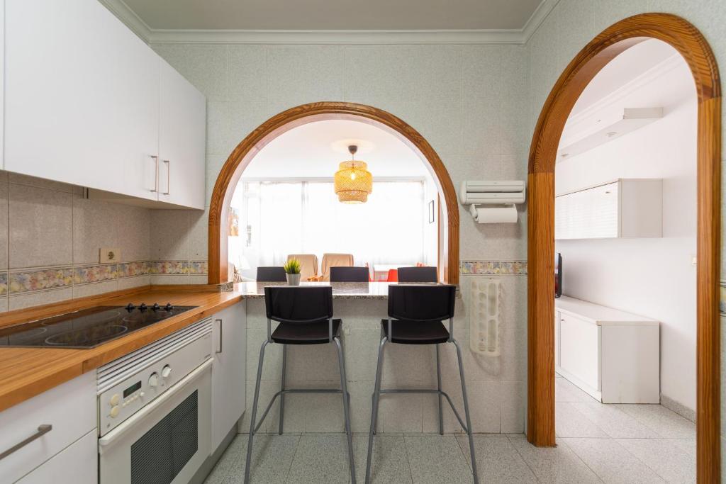 A kitchen or kitchenette at Next to the beach 5 beds - Wifi by CanariasGetaway