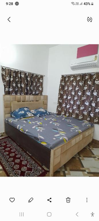 Postel nebo postele na pokoji v ubytování Gunjan Cottage