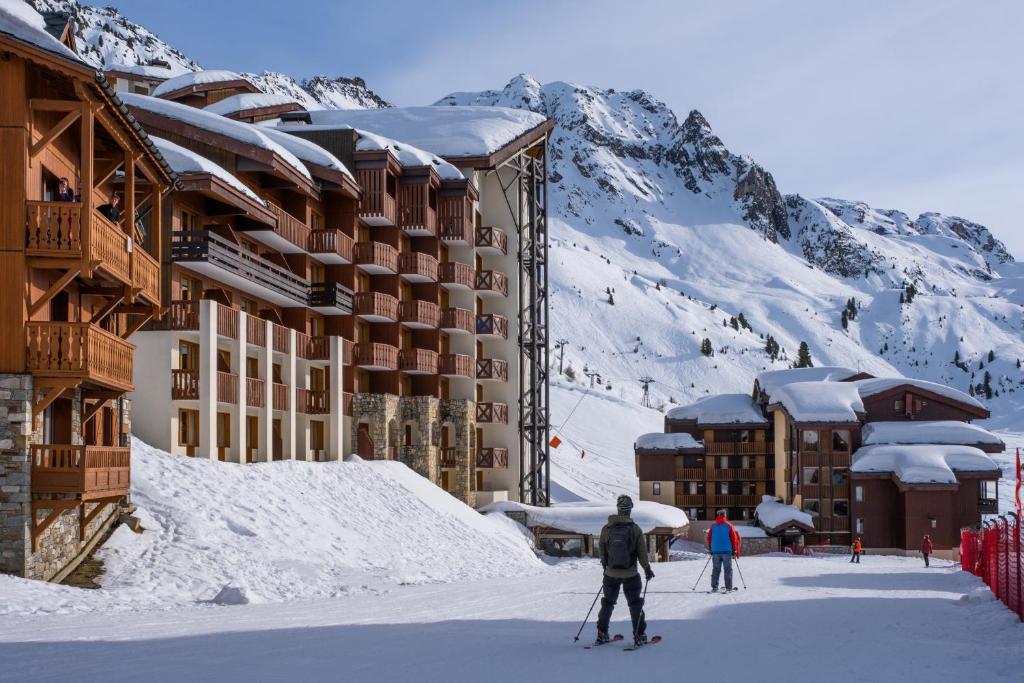 a person on skis in the snow in front of a hotel at Résidence Pierre &amp; Vacances Les Néréides in Belle Plagne