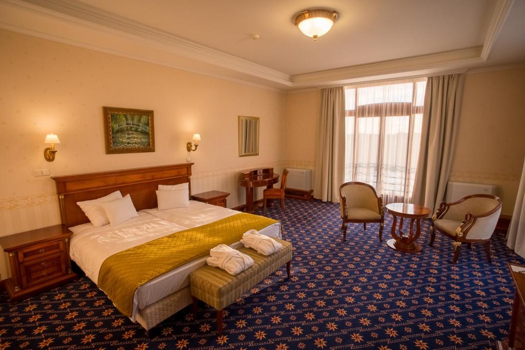 Postel nebo postele na pokoji v ubytování Hotel Golden Palace