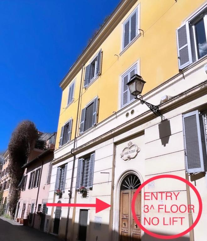 The building in which Az apartmant is located