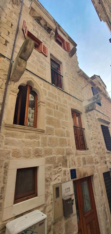 an old stone building with windows and a television at Fidelissima Palace in Korčula