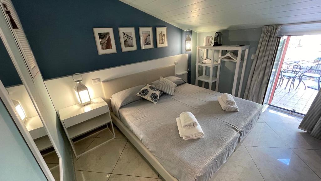 a small bedroom with a bed with towels on it at Casa Di Emma (camera Ponente) in Sestri Levante