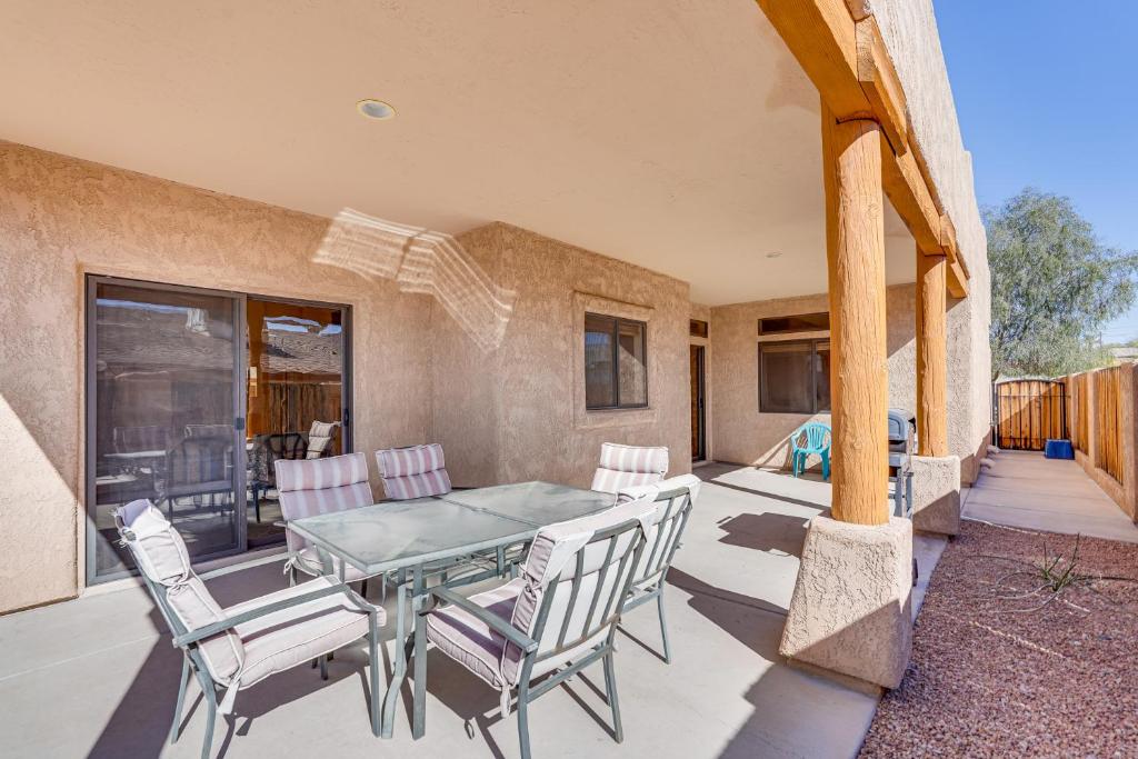 a patio with a table and chairs on a porch at Lake Havasu City Duplex about 1 Mi to London Bridge! in Lake Havasu City