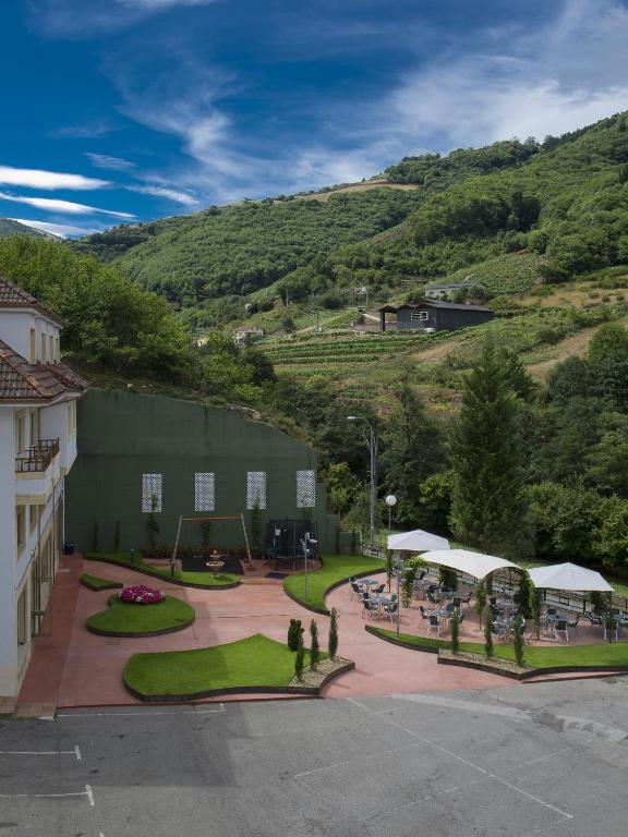 Nespecifikovaný výhled na hory nebo výhled na hory při pohledu z hotelu