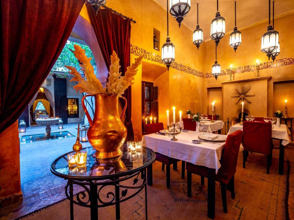 Restaurace v ubytování Dar Les Cigognes
