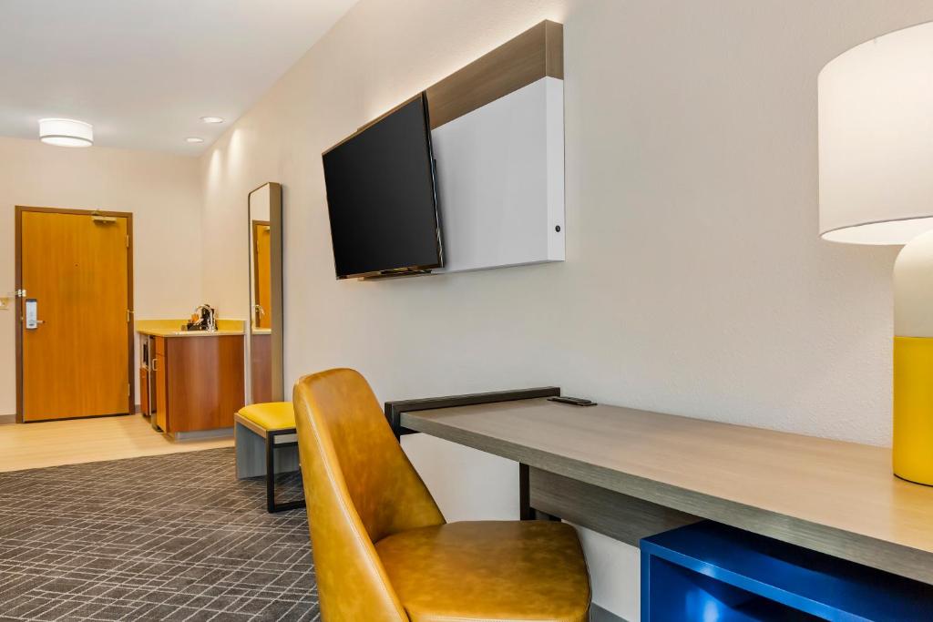 Comfort Inn & Suites Rapid City near Mt Rushmore - One Room Suite With Two Queen Beds - Non Smoking