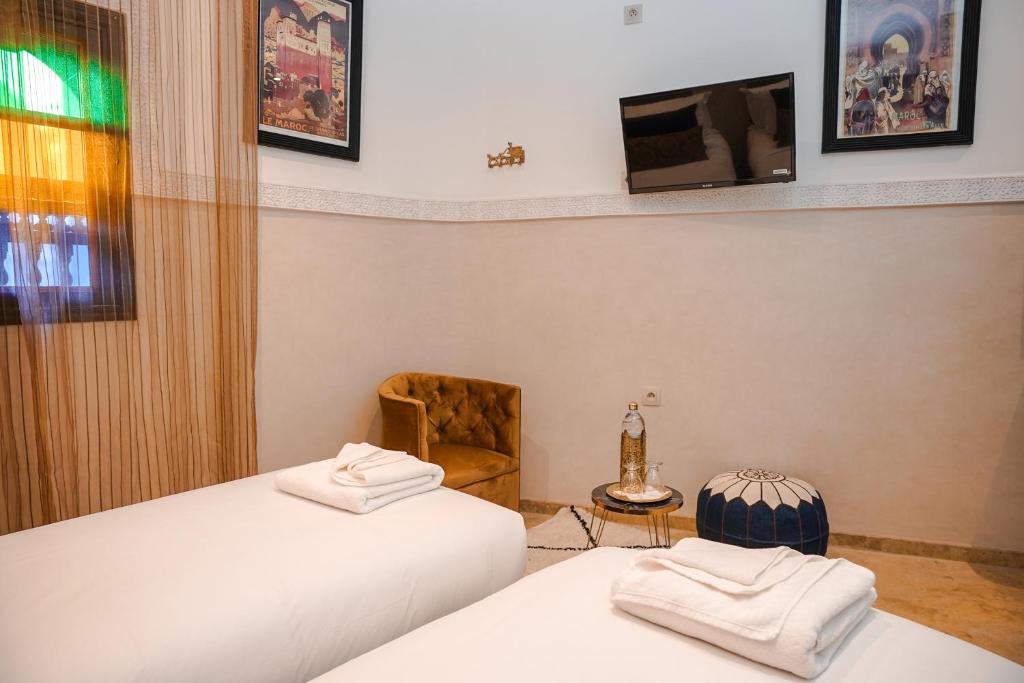 Postel nebo postele na pokoji v ubytování Riad Roummana Marrakech