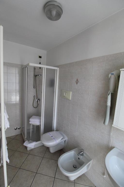 A bathroom at Hotel Avogadro