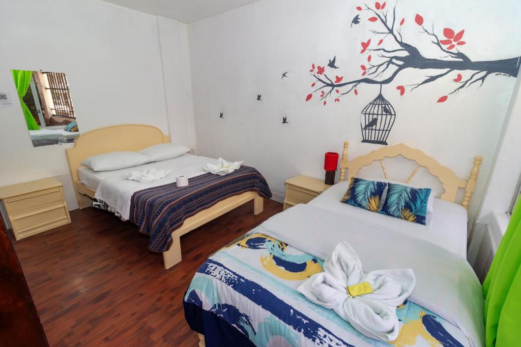 Postel nebo postele na pokoji v ubytování Santa Cruz Backpackers Hostal