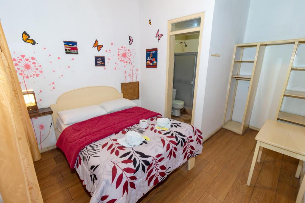 Postel nebo postele na pokoji v ubytování Santa Cruz Backpackers Hostal