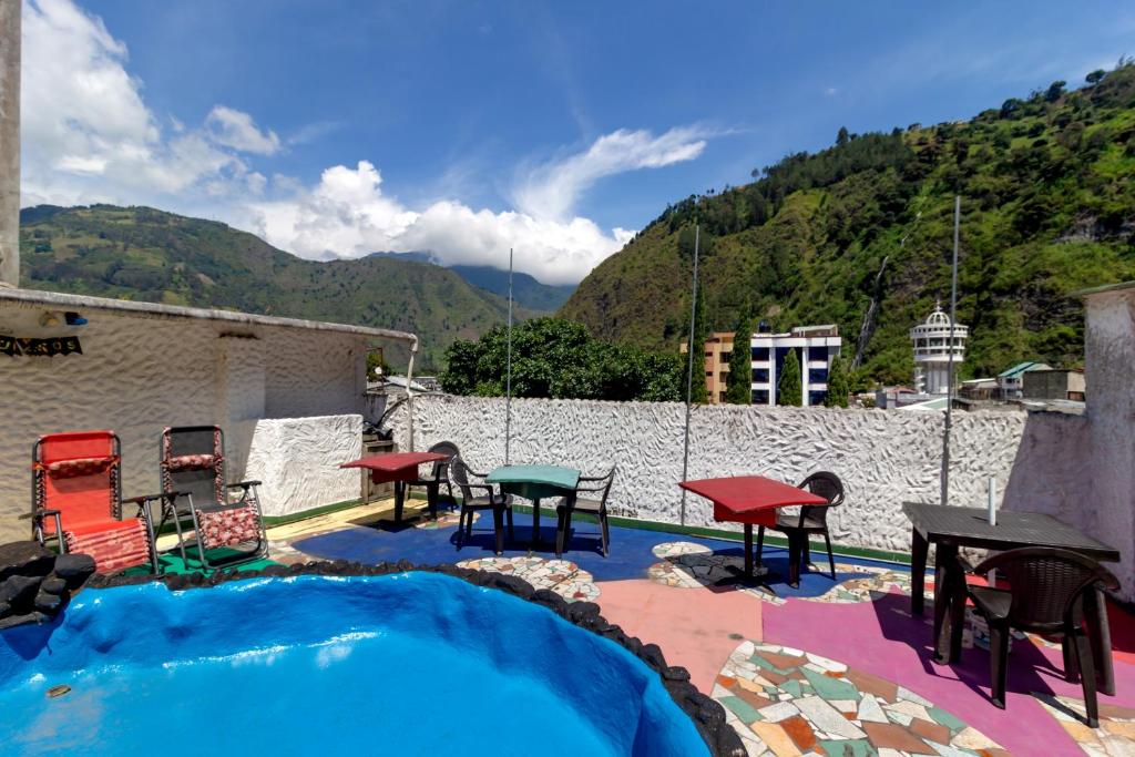 Nespecifikovaný výhled na hory nebo výhled na hory při pohledu z hostelu