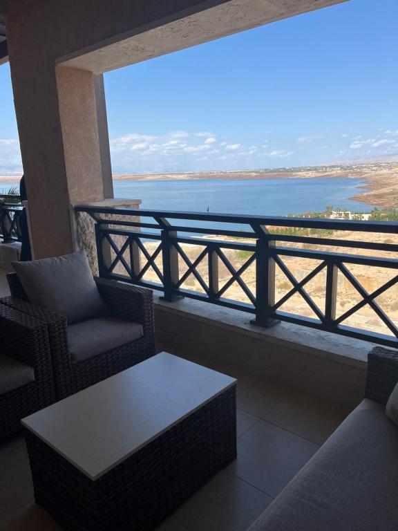 Balkón nebo terasa v ubytování Spacious apartments with Sea view at Samarah Resort
