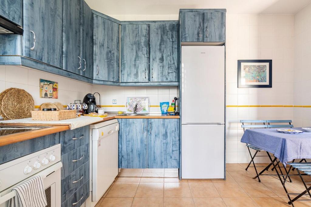 Kuchyň nebo kuchyňský kout v ubytování Casa Islantilla Real
