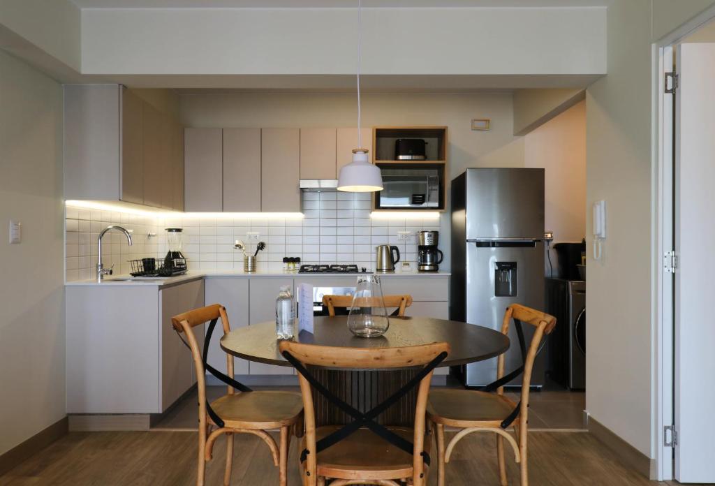 Kuchyň nebo kuchyňský kout v ubytování Pod by Wynwood House