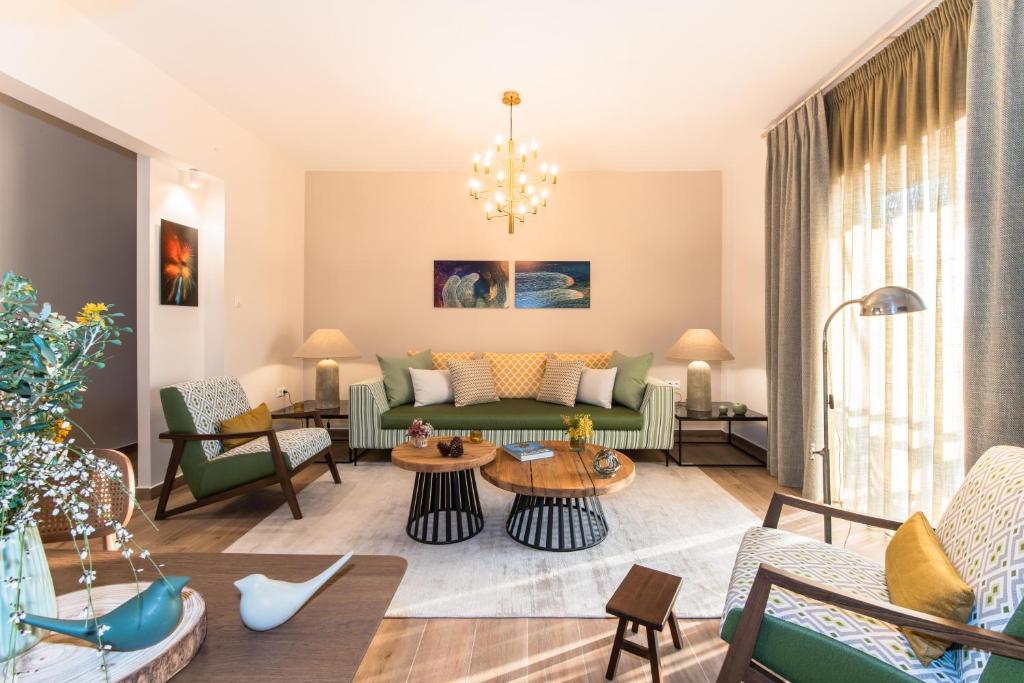 Artsy Spacious Cozy Apartment in Glyfada Center