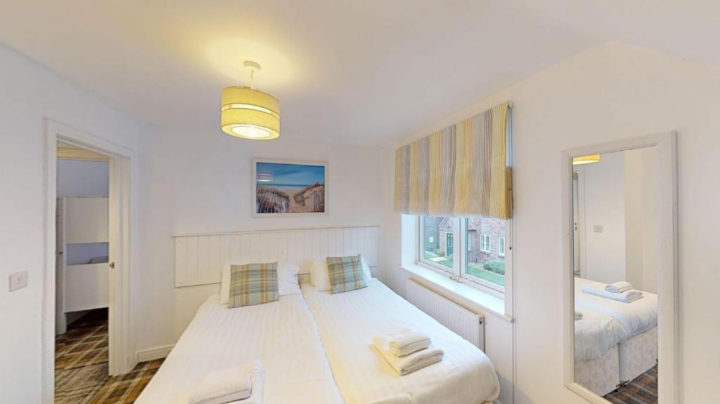 Bayside at The Bay Filey, sleeps 10 in 4 bedrooms, pet-free 7
