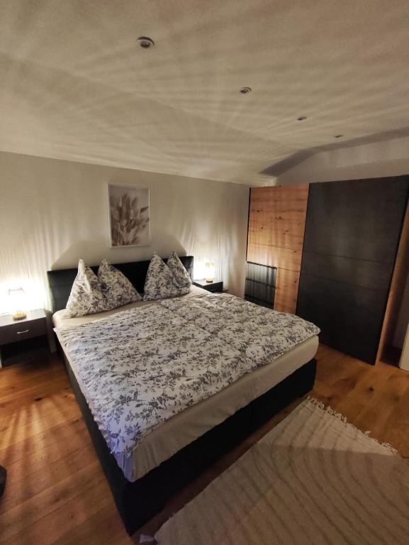 Postel nebo postele na pokoji v ubytování Alex´s Ferienwohnung