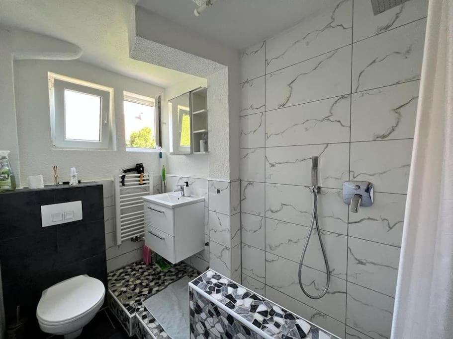 a white bathroom with a toilet and a shower at Jennis Bi-Bi 2 bedrooms Apartment in Bietigheim-Bissingen